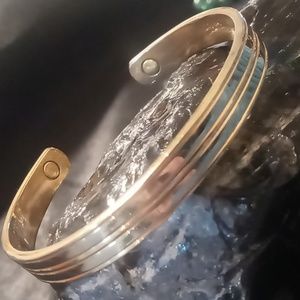 Vintage magnawrist 24k gold electroplated cuff unisex magnetic bracelet.